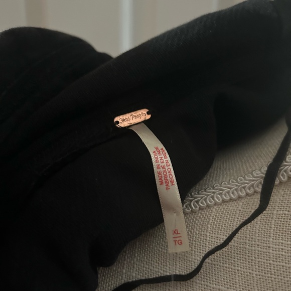 Free People North Sweatshirt. NWT. Size XL. - Picture 6 of 7